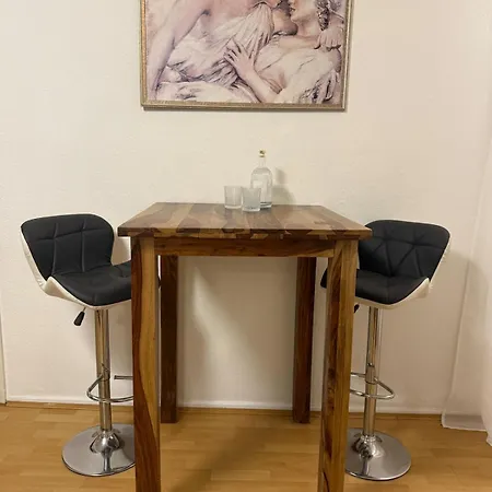 Stilvolle Und Gut Ausgestattete 2-zimmer